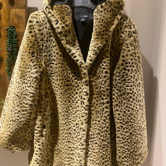 East 5th Coat - Picture 2 of 8